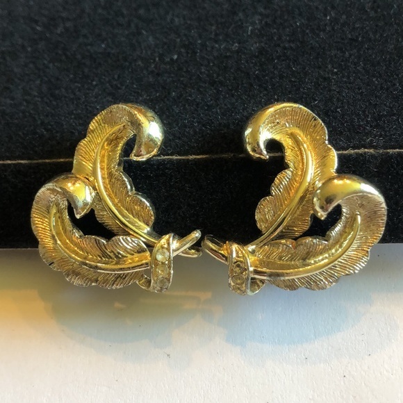 Coro Jewelry - Coro Vintage Gold Tone Leaf & CZ Rhinestone Clip On Earrings